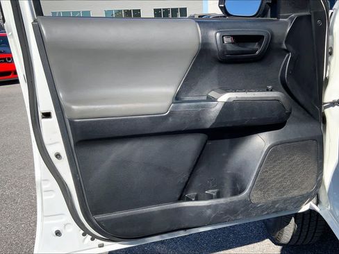 Used 2017 Toyota Tacoma SR5 image 22