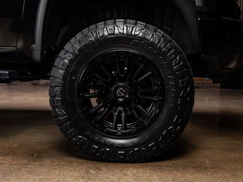 Used 2025 Chevrolet Silverado 2500 ZR2 image 12