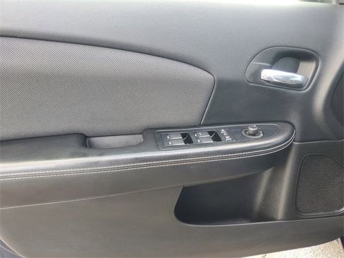 Used 2013 Dodge Avenger SE image 10