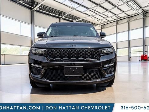 Used 2023 Jeep Grand Cherokee Limited w/ Black Appearance Package AWD/4WD image 26
