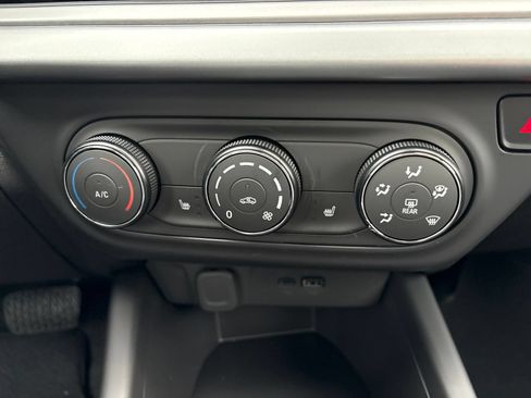 New 2026 Chevrolet Trax RS w/ Sunroof Package FWD image 22