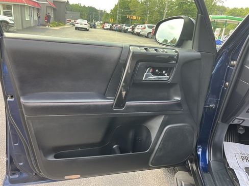 Used 2021 Toyota 4Runner TRD Off-Road Premium w/ Moonroof Package AWD/4WD image 17