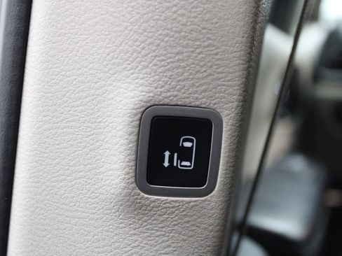 Used 2020 Chrysler Pacifica Limited FWD image 15