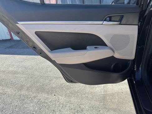 Used 2017 Hyundai Elantra SE image 6