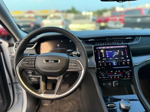 Used 2023 Jeep Grand Cherokee Limited w/ Luxury Tech Group II image 33