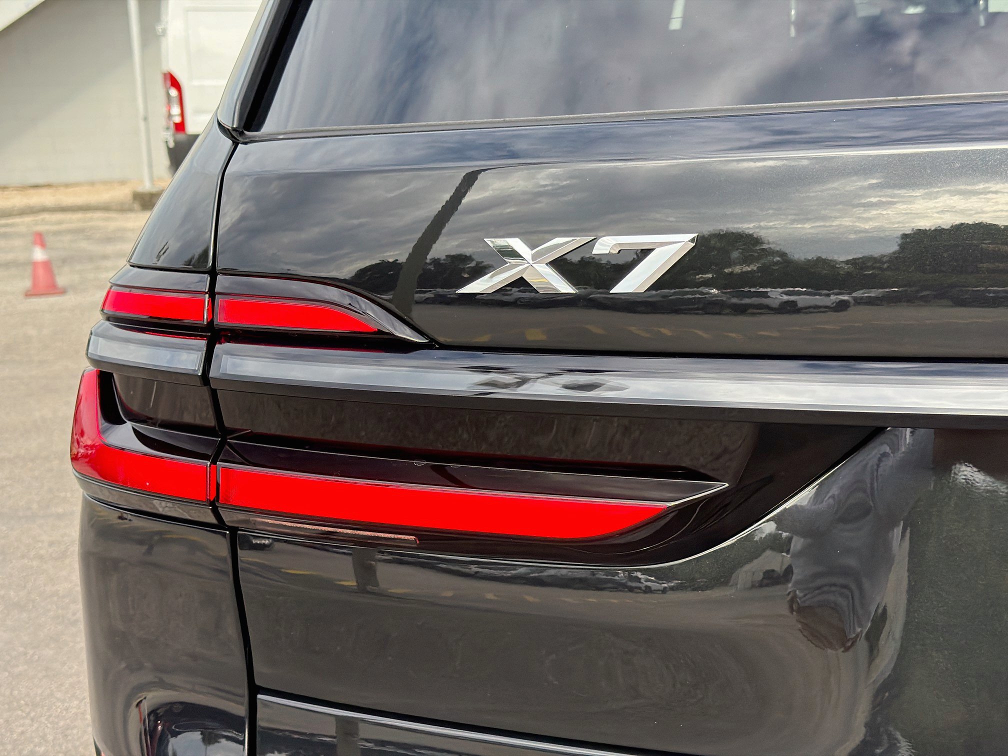 New 2027 BMW X7 xDrive40i w/ Executive Package AWD/4WD image 10