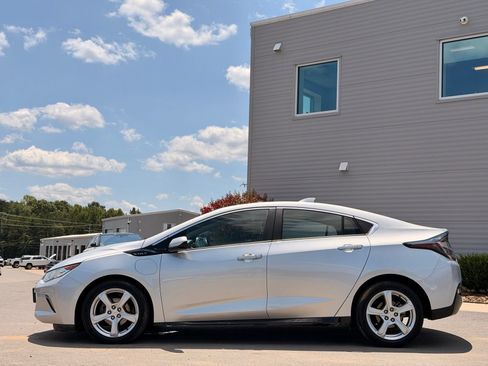 Used 2017 Chevrolet Volt LT w/ Comfort Package FWD image 14