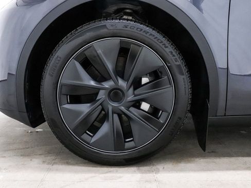 Used 2024 Tesla Model Y Long Range image 8