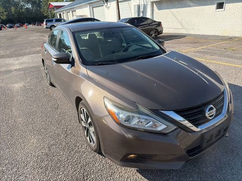 Used 2016 Nissan Altima 2.5 SV w/ Convenience Package FWD image 1