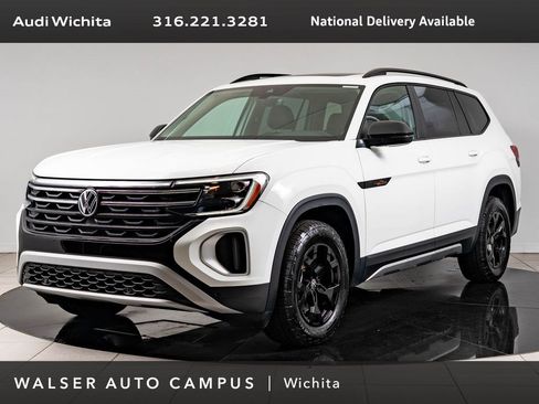 Used 2025 Volkswagen Atlas Peak Edition SE AWD/4WD image 1