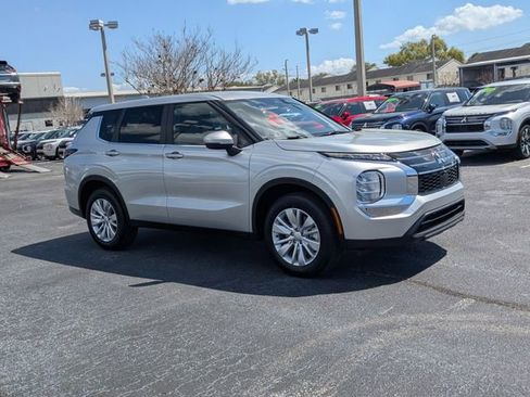 New 2026 Mitsubishi Outlander ES image 4