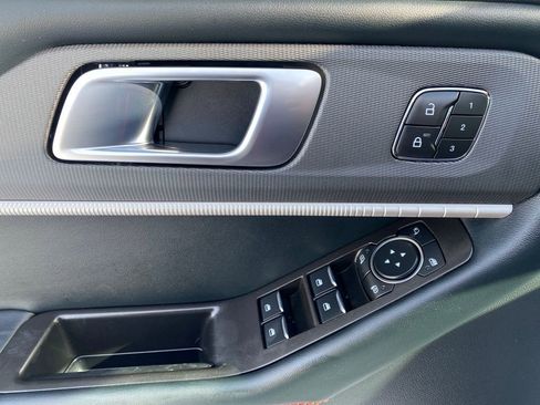 Used 2025 Ford Explorer ST-Line w/ ST-Line Street Pack image 15