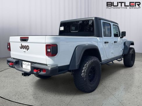 Used 2024 Jeep Gladiator Rubicon w/ Convenience Group AWD/4WD image 4