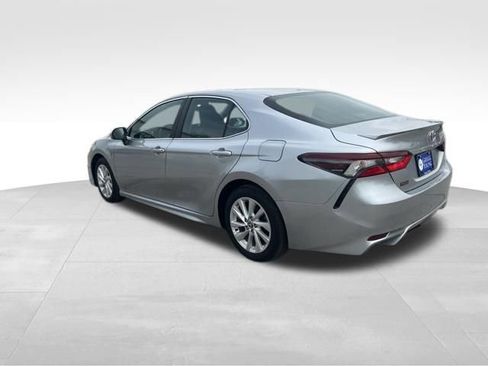 Used 2024 Toyota Camry SE FWD image 3