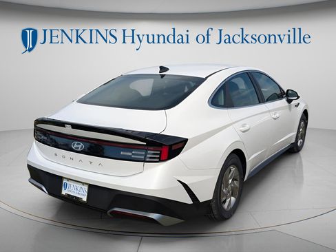 New 2026 Hyundai Sonata SE FWD image 3