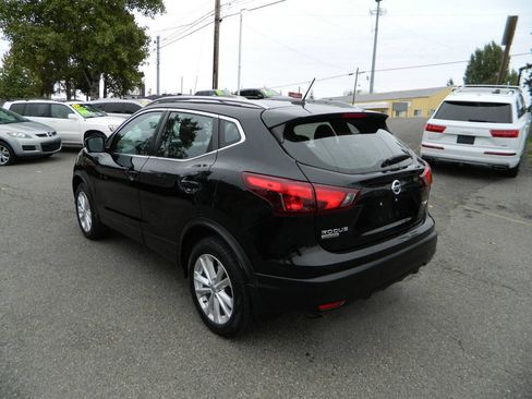 Used 2018 Nissan Rogue Sport SV w/ SV Technology Package image 6