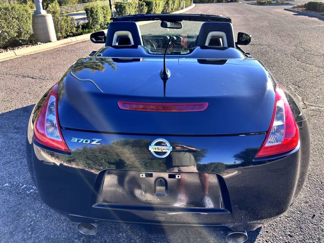 Used 2011 Nissan 370Z Touring w/ Sport Pkg RWD image 9