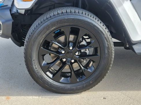 Used 2023 Jeep Wrangler Unlimited Sahara w/ Cold Weather Group image 18