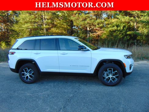 New 2025 Jeep Grand Cherokee Limited RWD image 13