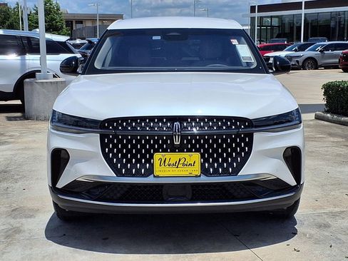 Used 2024 Lincoln Nautilus Premier AWD/4WD image 6