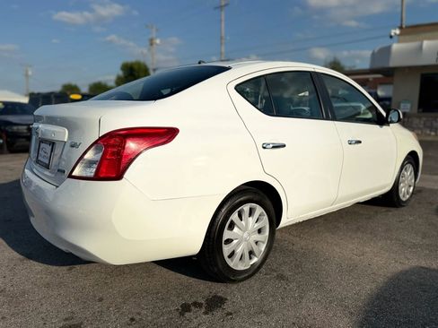 Used 2012 Nissan Versa SV FWD image 3