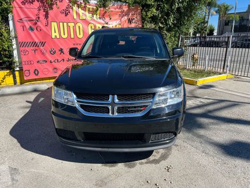 Used 2017 Dodge Journey SE w/ Flexible Seating Group image 2