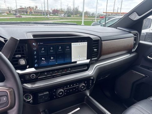 Used 2024 Chevrolet Silverado 2500 High Country w/ High Country Premium Package AWD/4WD image 26