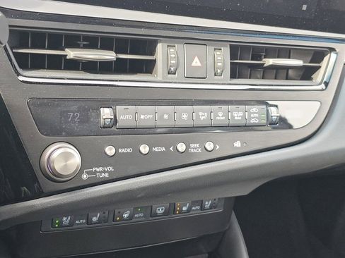 Certified 2024 Lexus ES 300h w/ Accessory Package (Z1) image 37