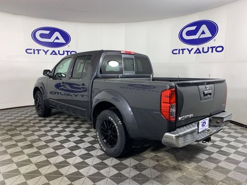 Used 2015 Nissan Frontier SV image 5
