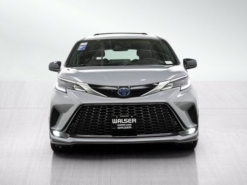 Used 2024 Toyota Sienna XSE w/ XSE Plus Package AWD/4WD image 8
