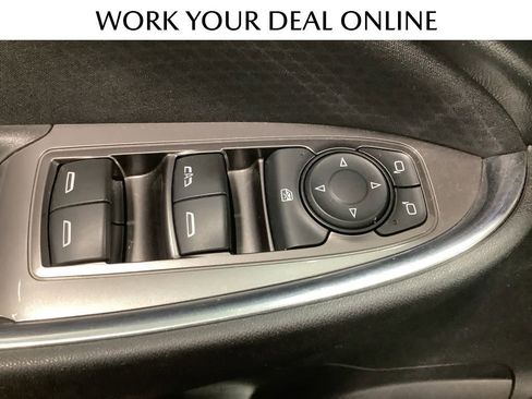 Used 2017 Chevrolet Malibu LT image 19