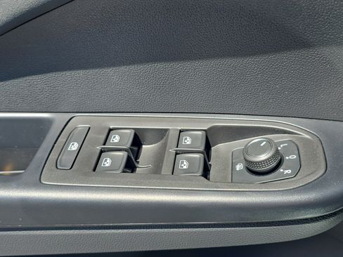 New 2025 Volkswagen Taos SE image 26