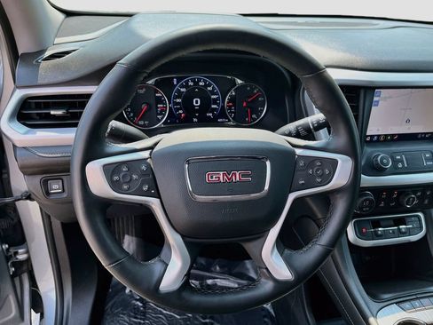 Used 2023 GMC Acadia SLT w/ Technology Package AWD/4WD image 11
