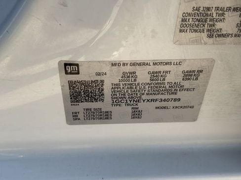 Used 2024 Chevrolet Silverado 2500 LT AWD/4WD image 35