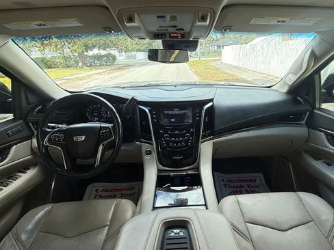 Used 2018 Cadillac Escalade Luxury image 11