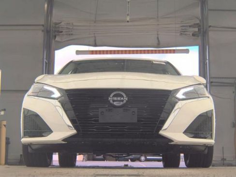 Used 2023 Nissan Altima 2.5 SL image 3