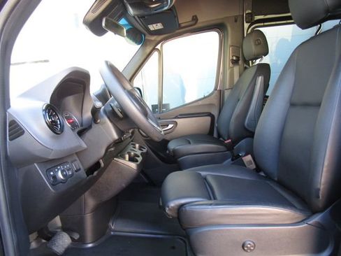Used 2022 Mercedes-Benz Sprinter 2500 image 10