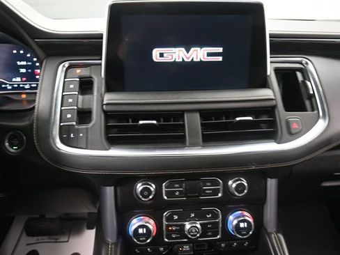 Used 2023 GMC Yukon XL SLT image 10