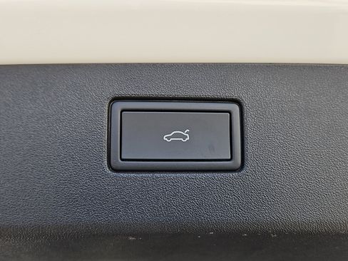 New 2025 Volkswagen Tiguan SE R-Line image 7