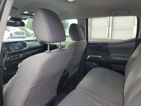 Used 2018 Toyota Tacoma SR5 RWD image 11