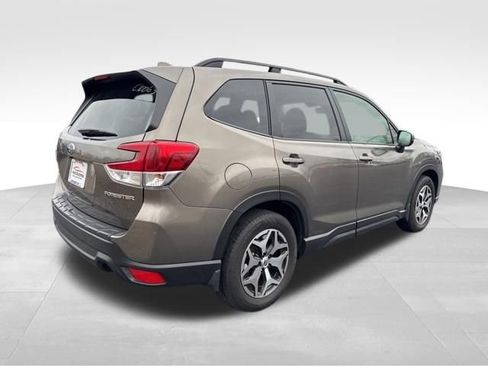 Used 2021 Subaru Forester Premium AWD/4WD image 8
