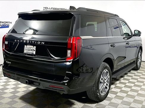 Used 2025 Ford Expedition Active AWD/4WD image 9
