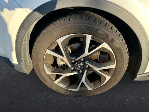 Used 2021 Toyota C-HR XLE FWD image 10