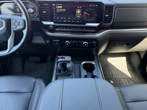 Used 2024 GMC Sierra 1500 Elevation w/ Elevation Premium Package AWD/4WD image 9