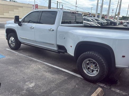 Used 2026 Chevrolet Silverado 3500 High Country w/ High Country Premium Package AWD/4WD image 3
