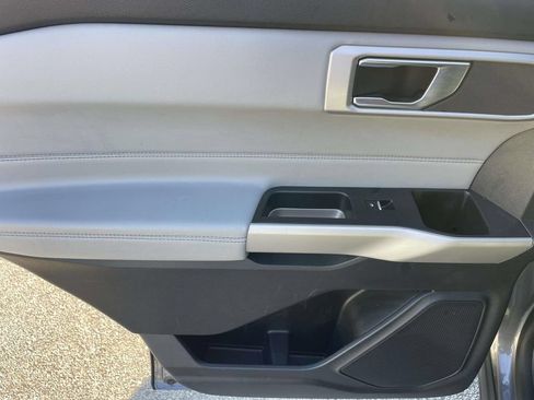 Used 2022 Ford Explorer XLT w/ Equipment Group 202A RWD image 12