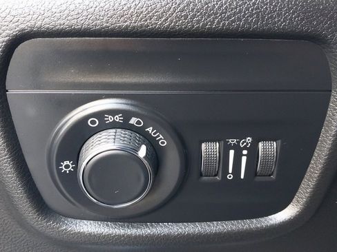 Certified 2023 Jeep Grand Cherokee Laredo image 29