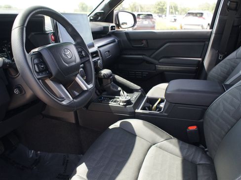 Used 2025 Toyota 4Runner TRD Off-Road Premium AWD/4WD image 14