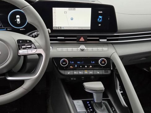 Used 2023 Hyundai Elantra SEL w/ Convenience Package FWD image 24