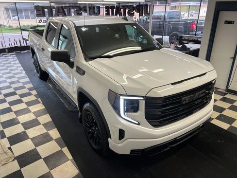 Used 2024 GMC Sierra 1500 Pro w/ Graphite Edition AWD/4WD image 17